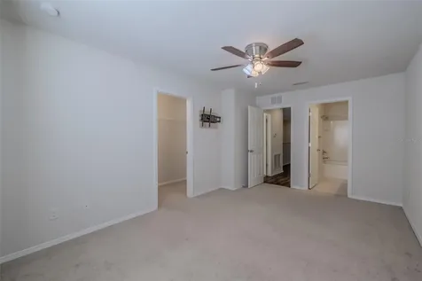 4734 White Sanderling Ct Court Tampa FL 33619