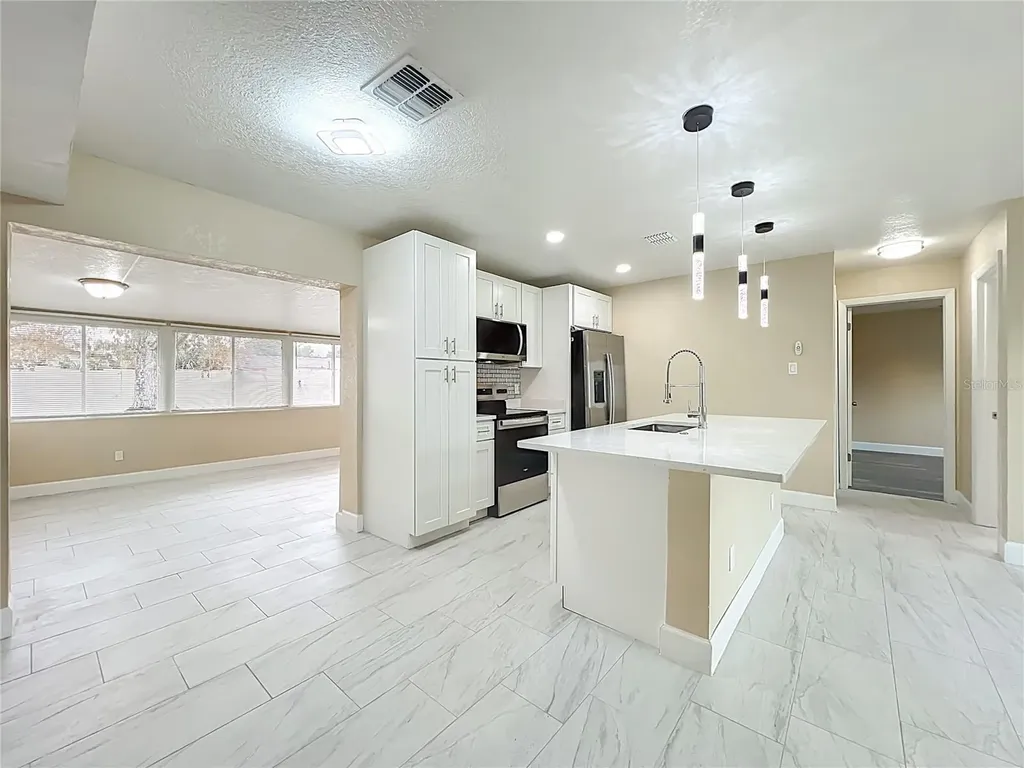 4052 Castlegate Drive Orlando FL 32839
