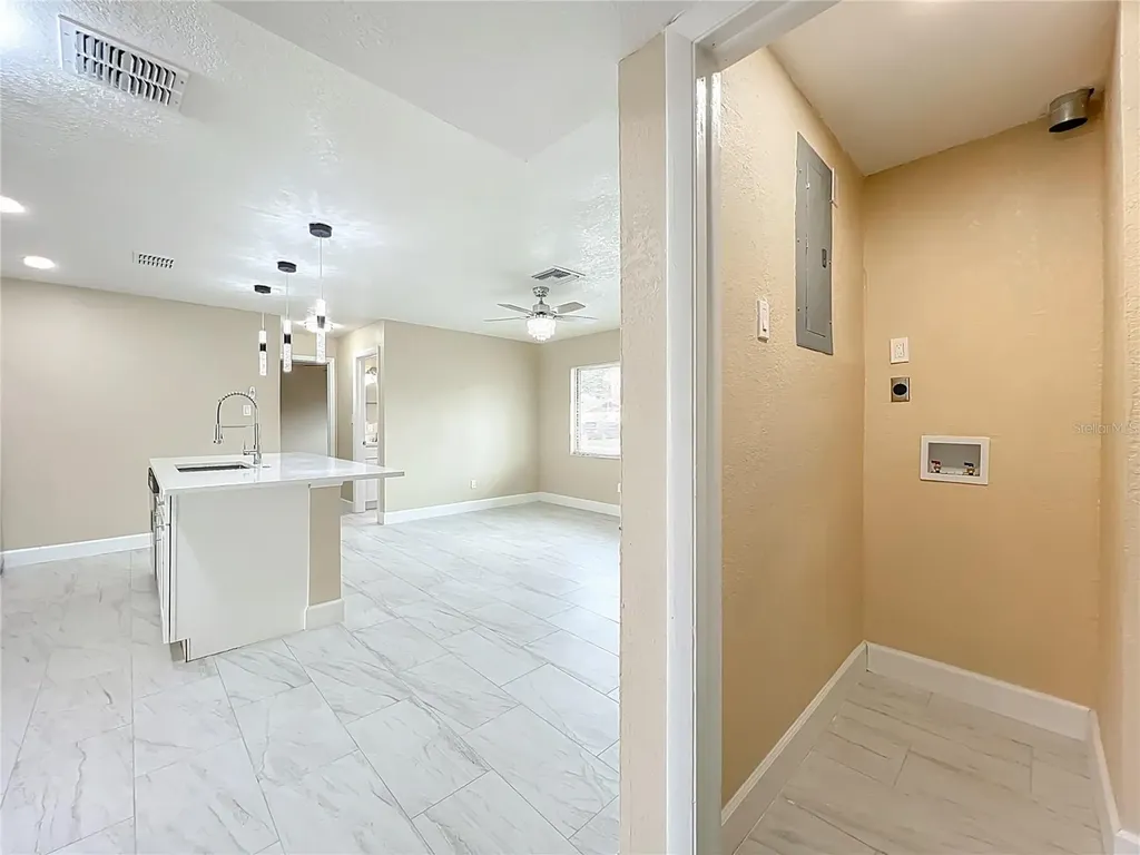 4052 Castlegate Drive Orlando FL 32839