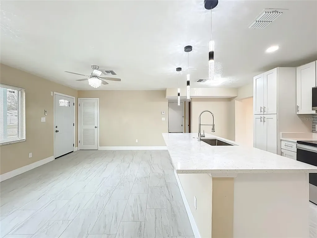 4052 Castlegate Drive Orlando FL 32839