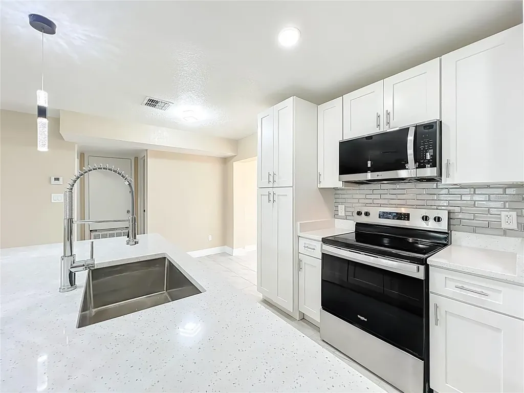 4052 Castlegate Drive Orlando FL 32839