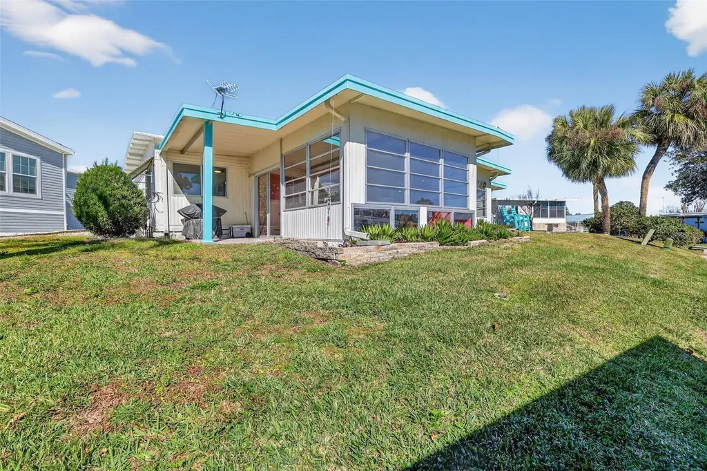 1050 Shawn Court Tavares FL 32778