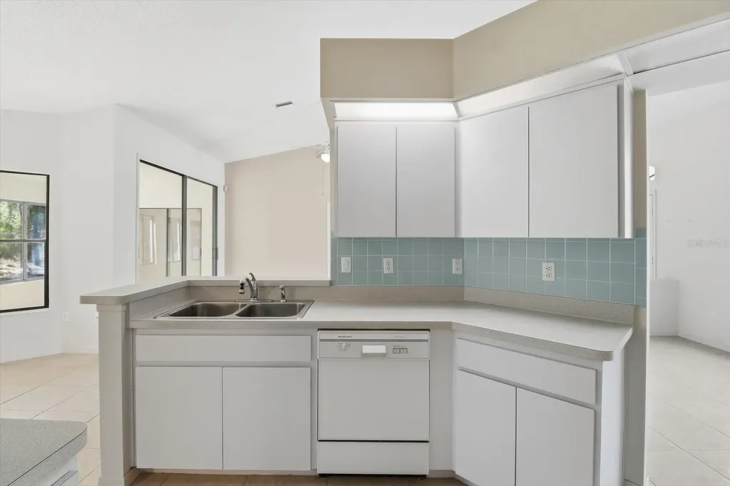 1724 E Mckinley Street Hernando FL 34442