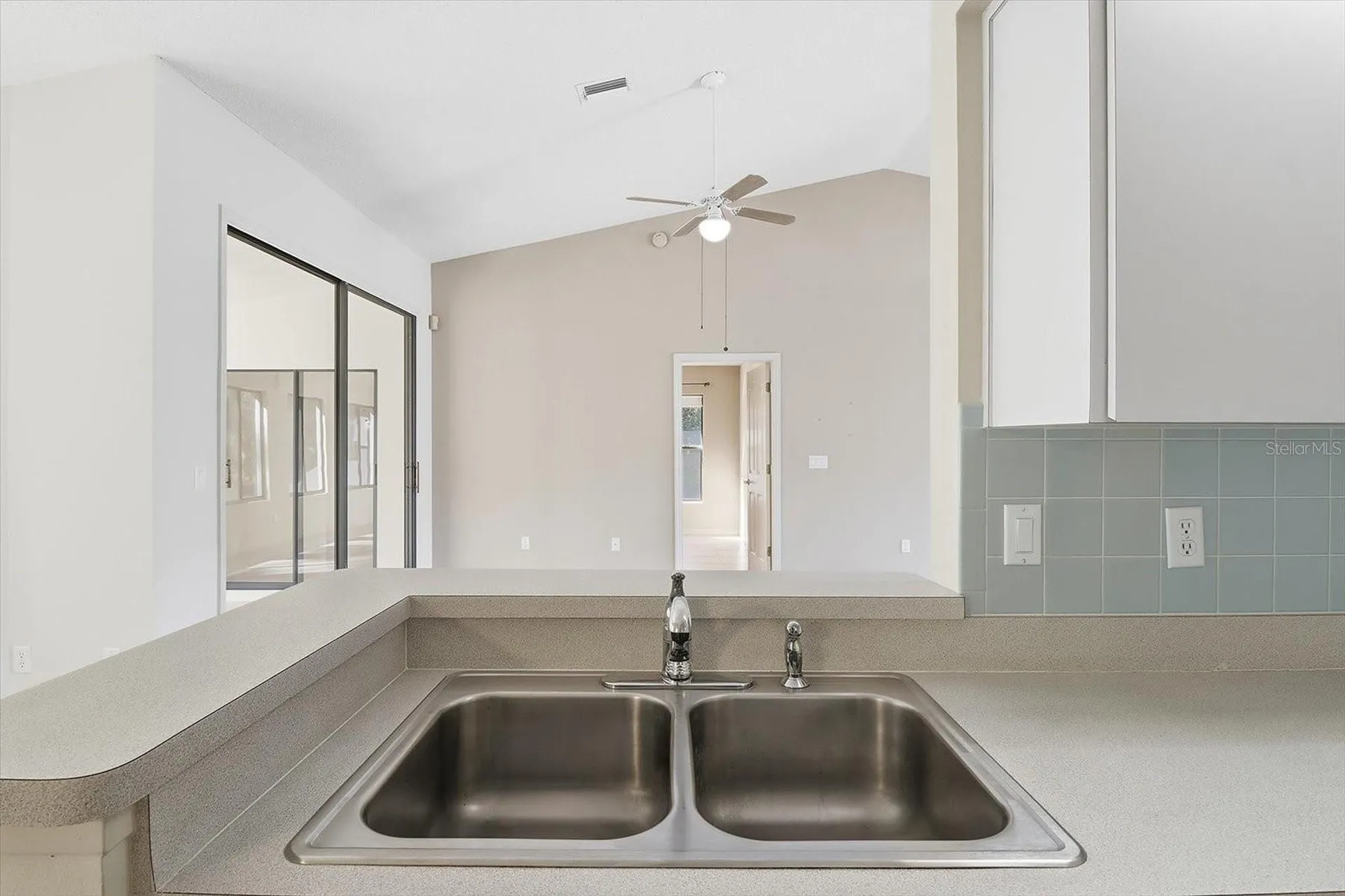 1724 E Mckinley Street Hernando FL 34442