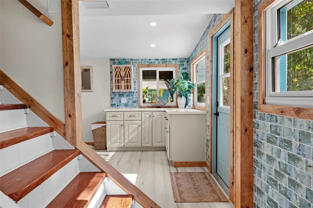 105 Tucker Avenue Sarasota FL 34232