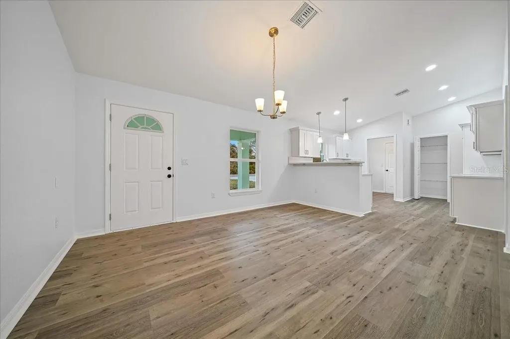 35 Sequoia Trail Ocklawaha FL 32179