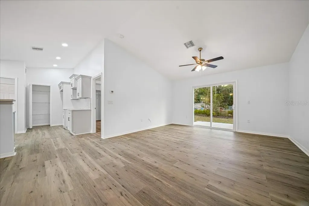 35 Sequoia Trail Ocklawaha FL 32179