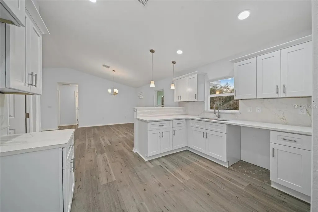 35 Sequoia Trail Ocklawaha FL 32179