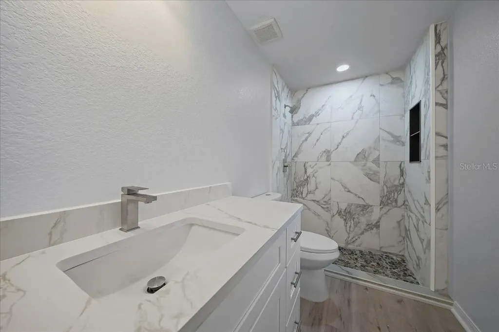 35 Sequoia Trail Ocklawaha FL 32179