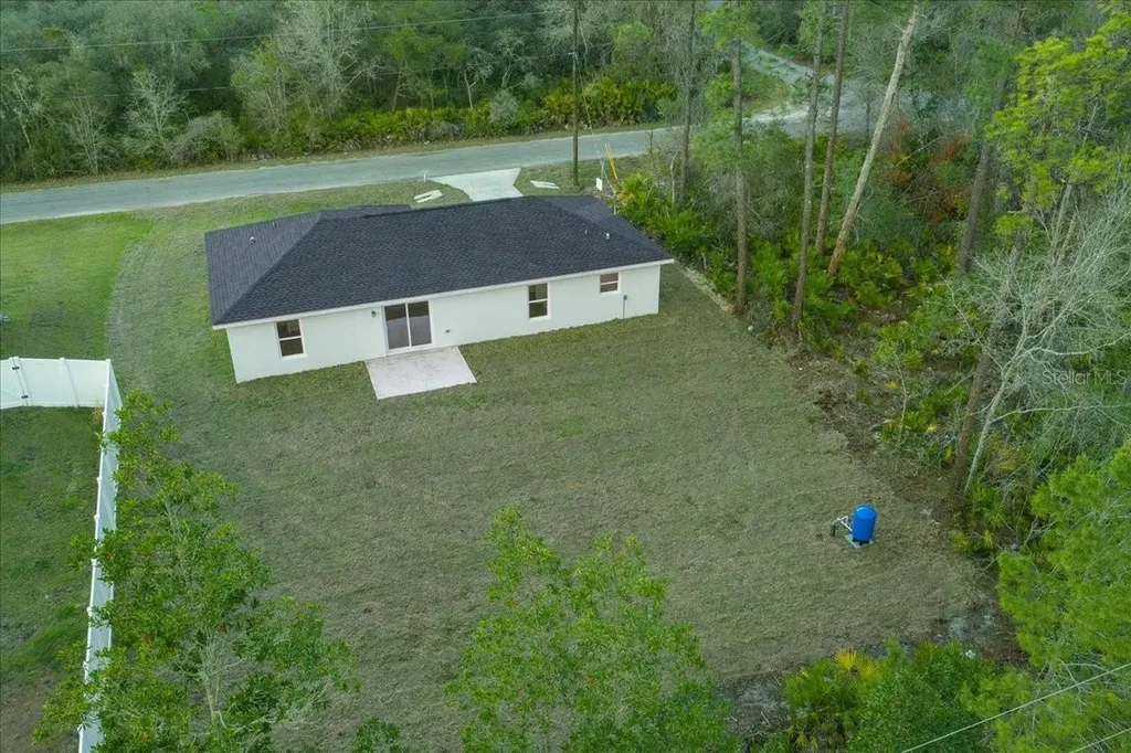 35 Sequoia Trail Ocklawaha FL 32179