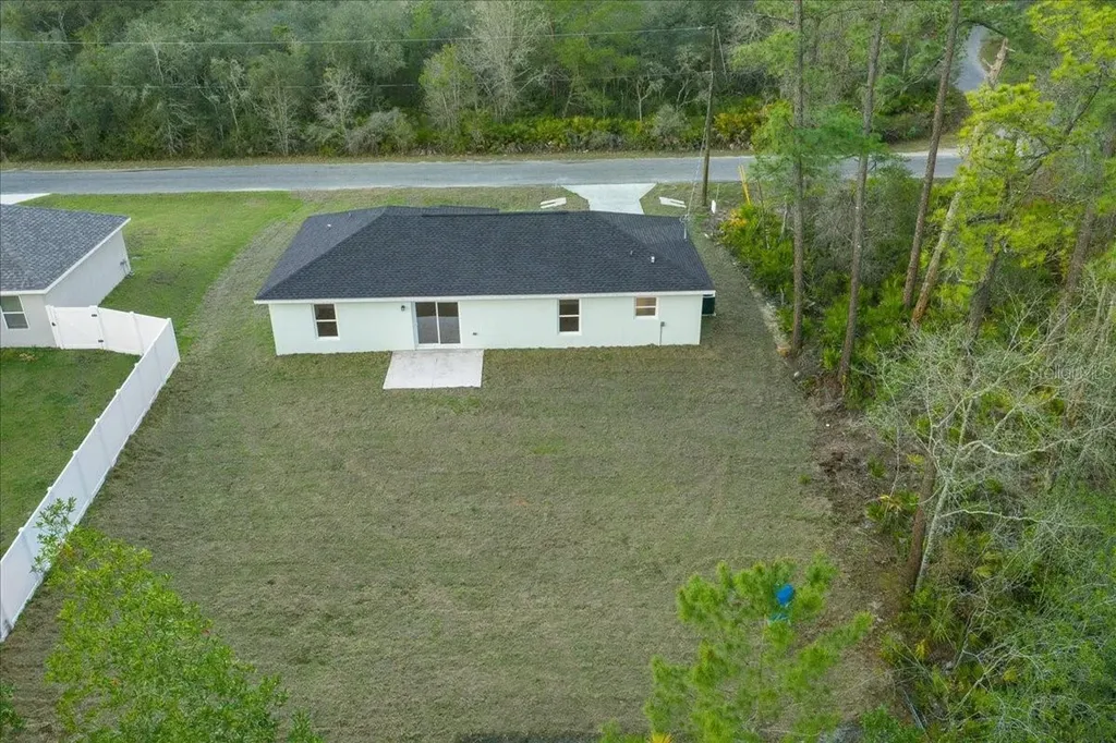 35 Sequoia Trail Ocklawaha FL 32179