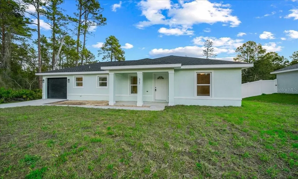 35 Sequoia Trail Ocklawaha FL 32179