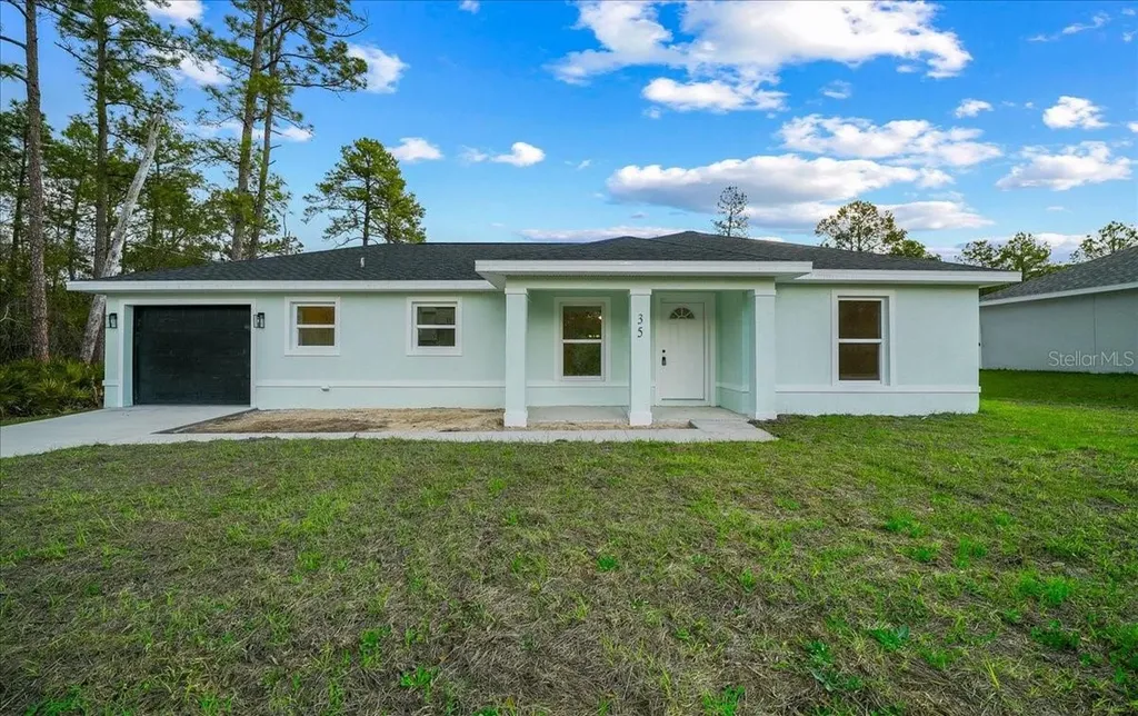 35 Sequoia Trail Ocklawaha FL 32179
