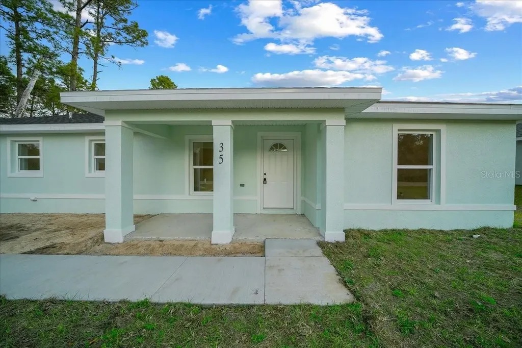35 Sequoia Trail Ocklawaha FL 32179