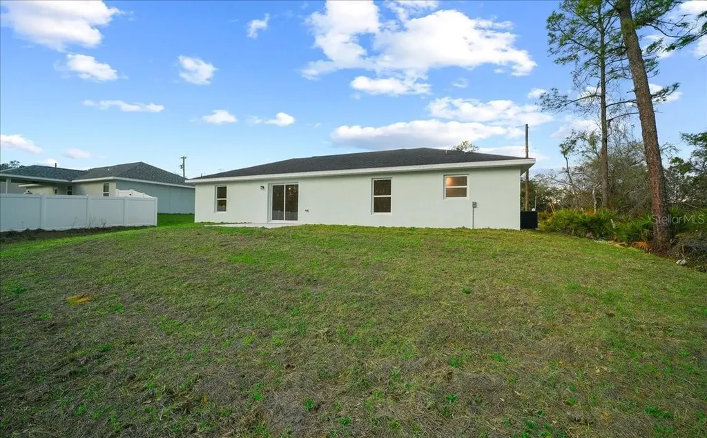 35 Sequoia Trail Ocklawaha FL 32179