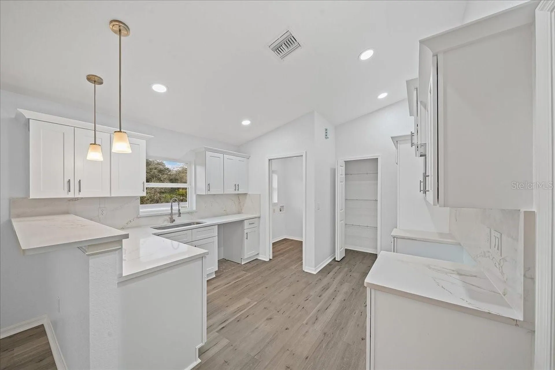 35 Sequoia Trail Ocklawaha FL 32179