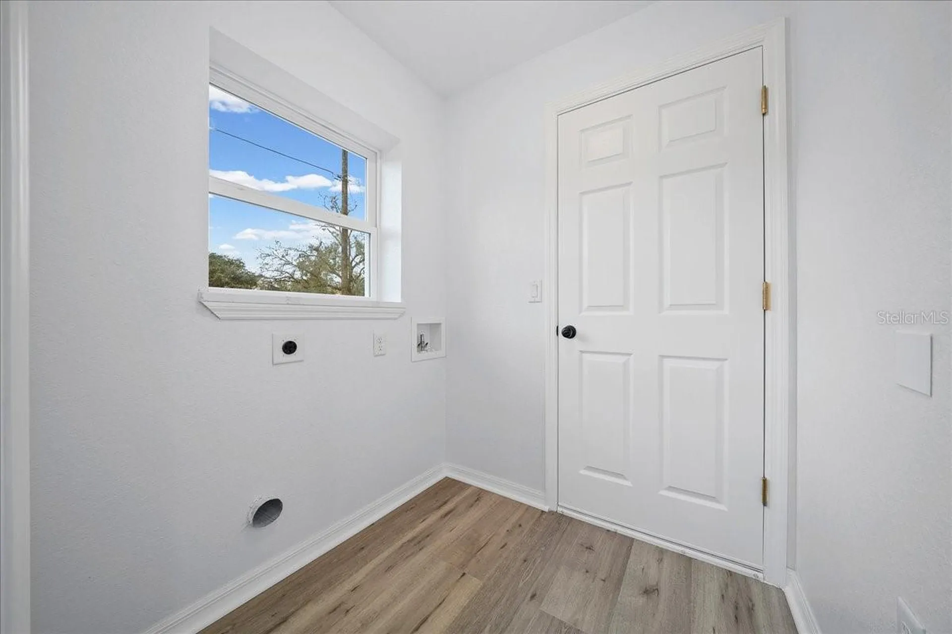 35 Sequoia Trail Ocklawaha FL 32179