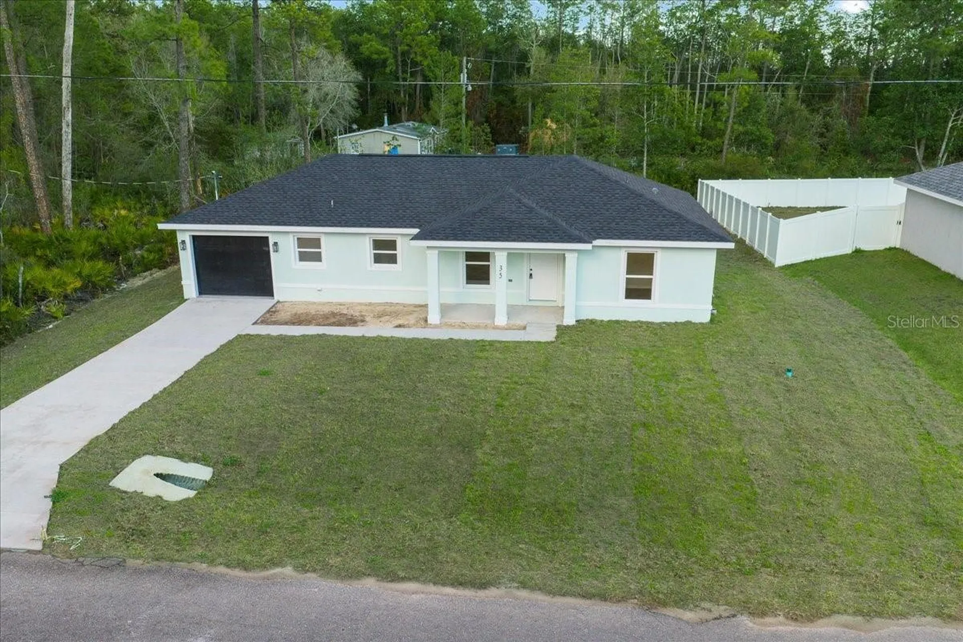 35 Sequoia Trail Ocklawaha FL 32179