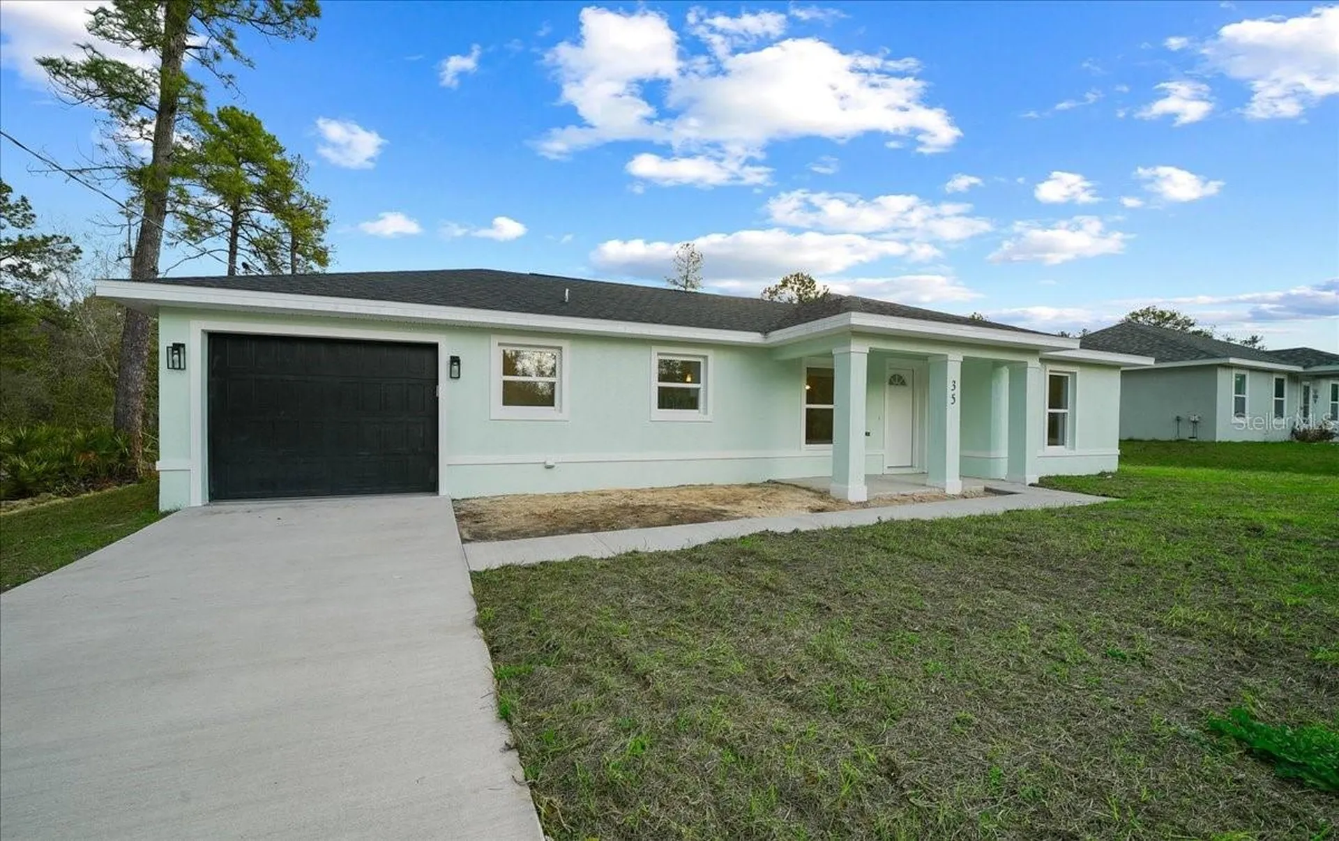35 Sequoia Trail Ocklawaha FL 32179