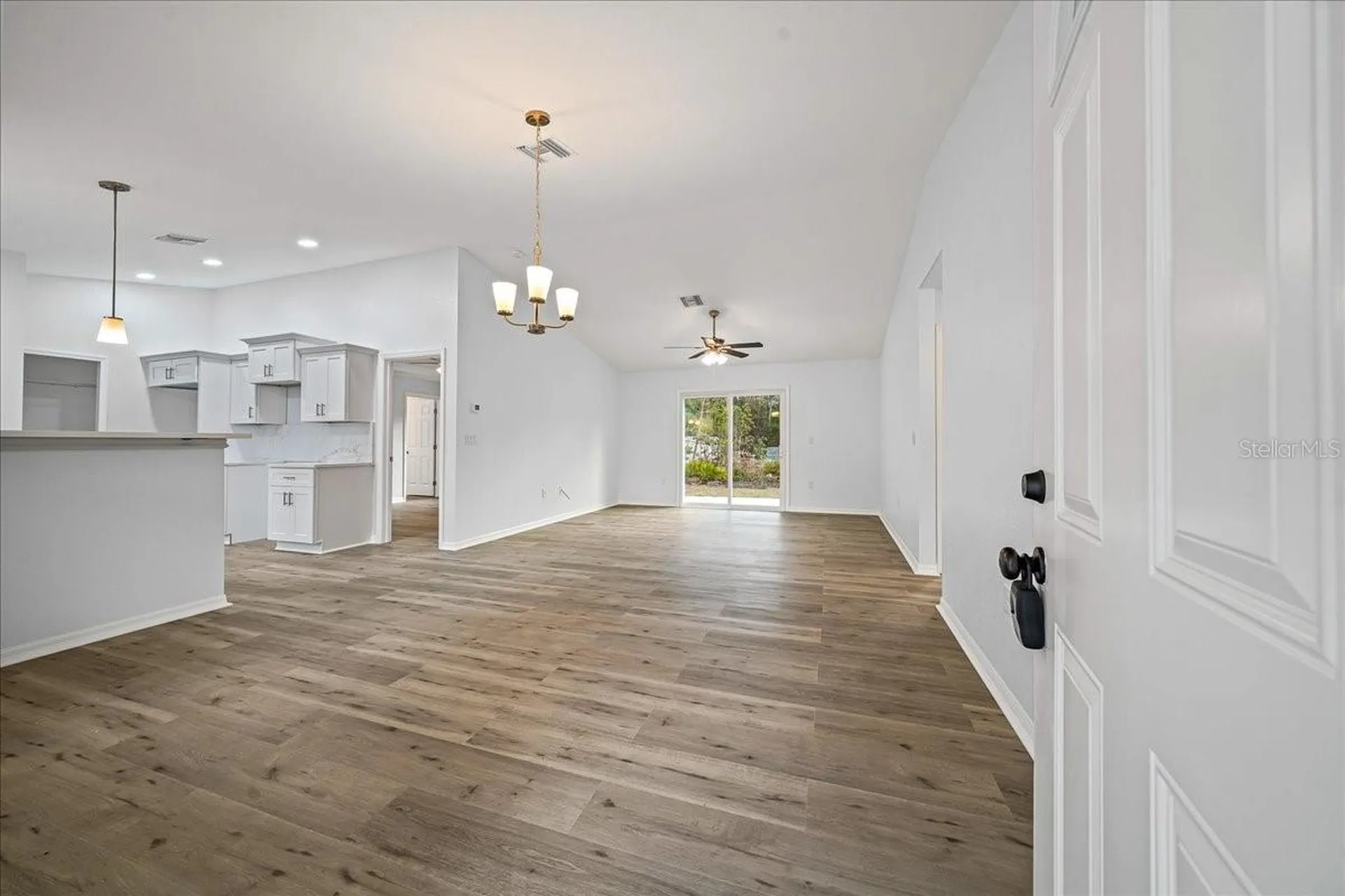 35 Sequoia Trail Ocklawaha FL 32179