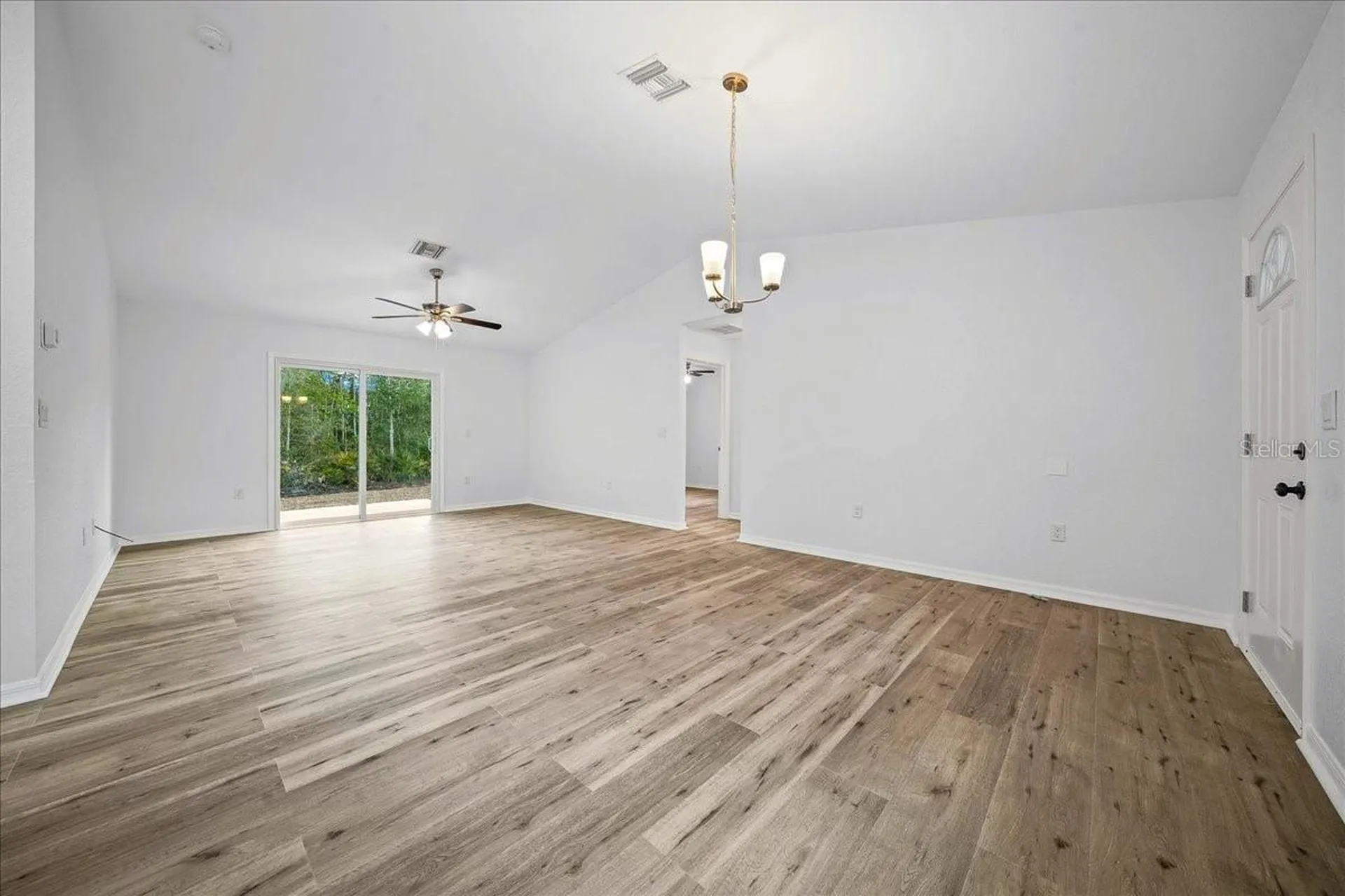 35 Sequoia Trail Ocklawaha FL 32179