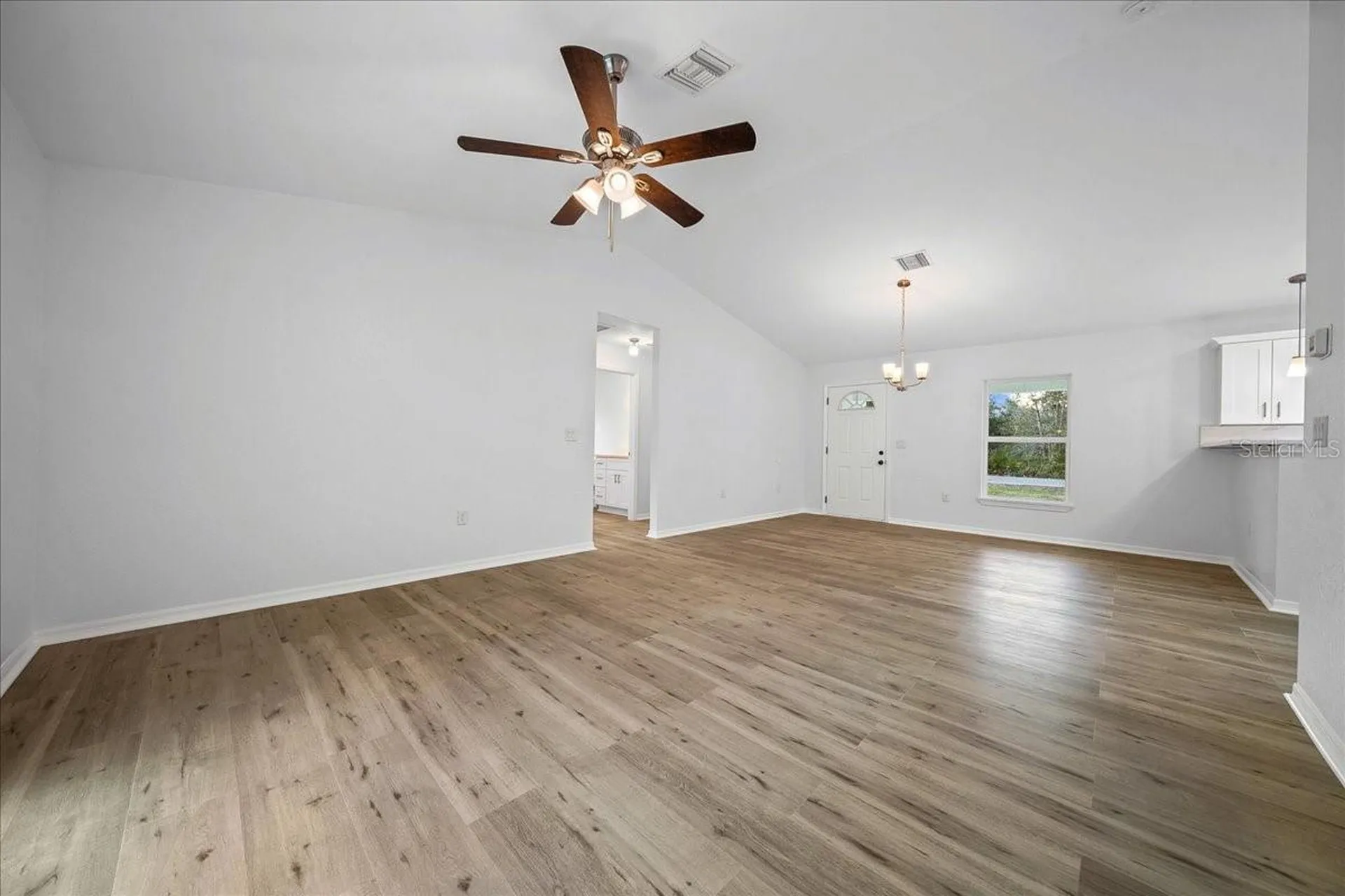 35 Sequoia Trail Ocklawaha FL 32179