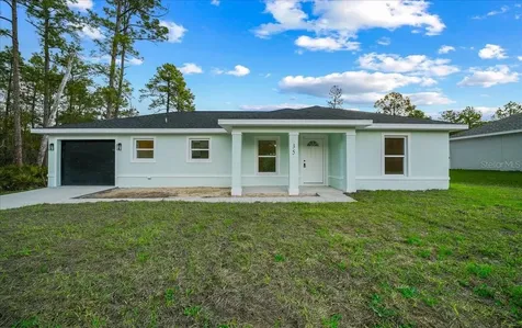 35 Sequoia Trail Ocklawaha FL 32179