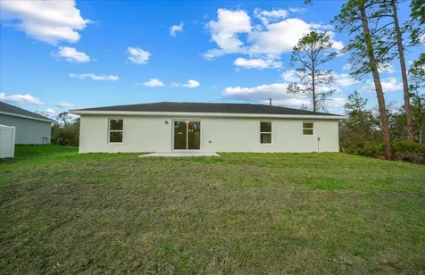 35 Sequoia Trail Ocklawaha FL 32179