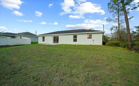 35 Sequoia Trail Ocklawaha FL 32179