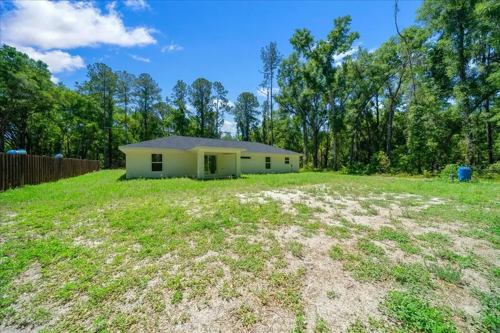 11 Sequoia Loop Place Ocklawaha FL 32179