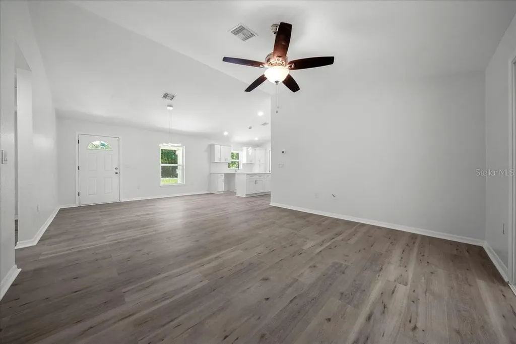 11 Sequoia Loop Place Ocklawaha FL 32179