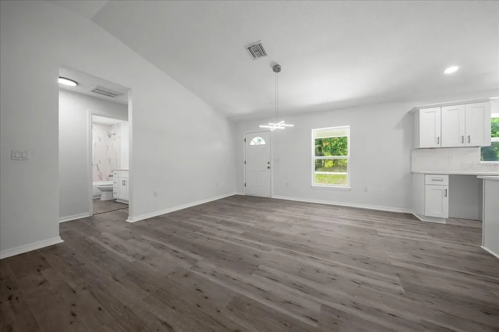 11 Sequoia Loop Place Ocklawaha FL 32179