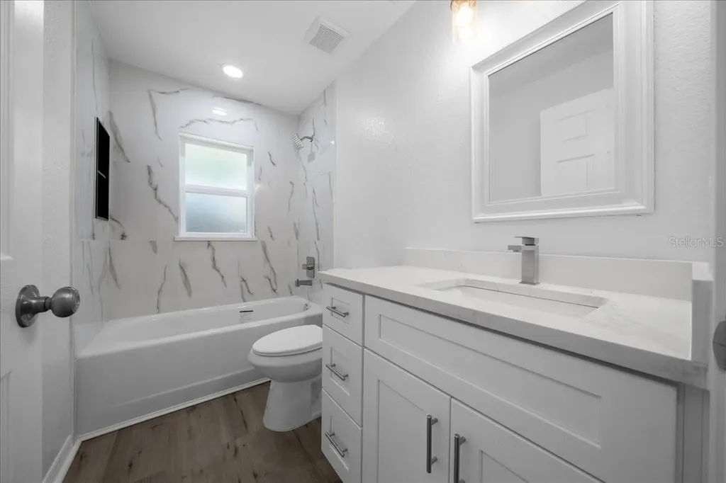 11 Sequoia Loop Place Ocklawaha FL 32179