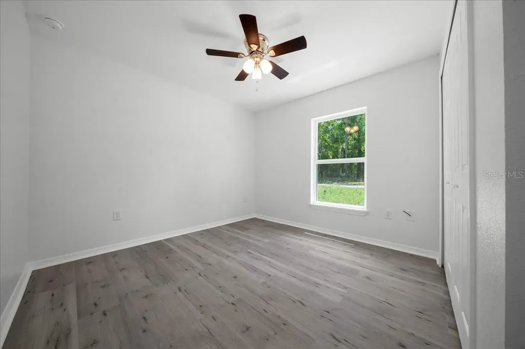 11 Sequoia Loop Place Ocklawaha FL 32179