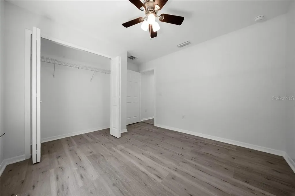 11 Sequoia Loop Place Ocklawaha FL 32179