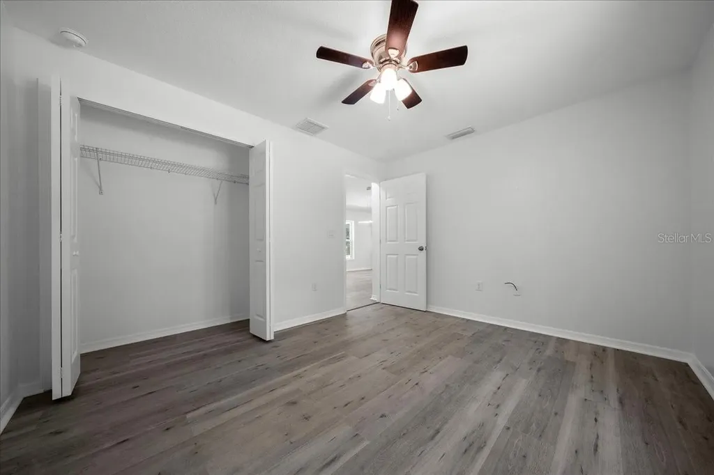 11 Sequoia Loop Place Ocklawaha FL 32179