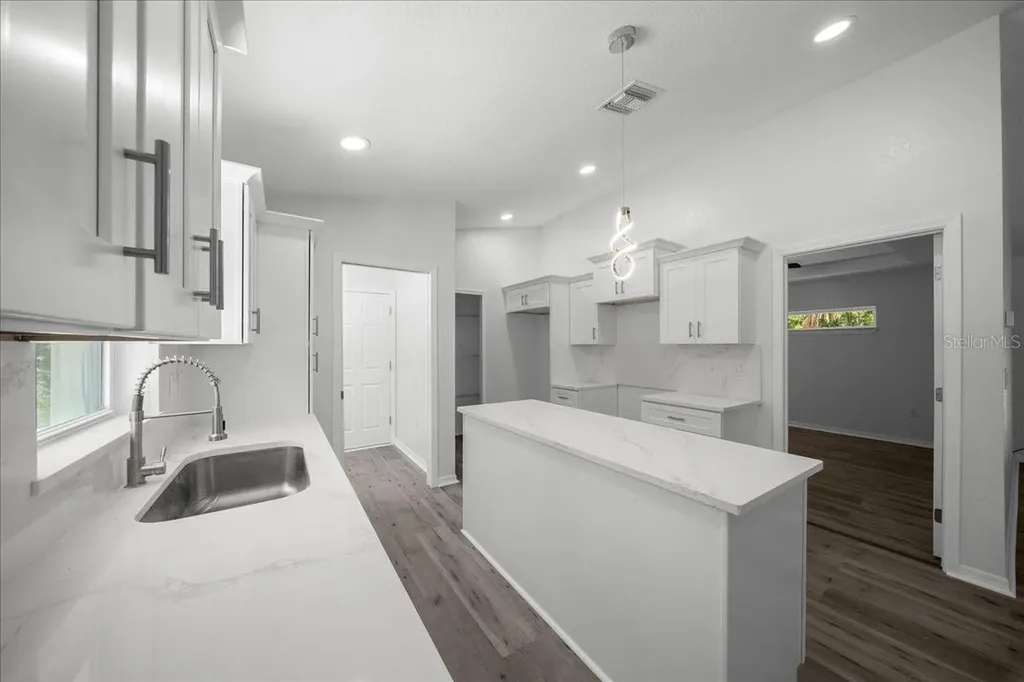 11 Sequoia Loop Place Ocklawaha FL 32179