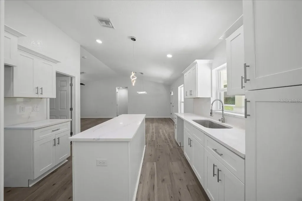 11 Sequoia Loop Place Ocklawaha FL 32179