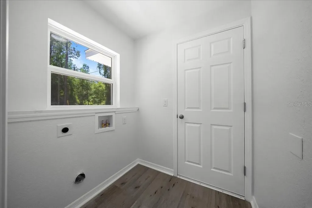 11 Sequoia Loop Place Ocklawaha FL 32179
