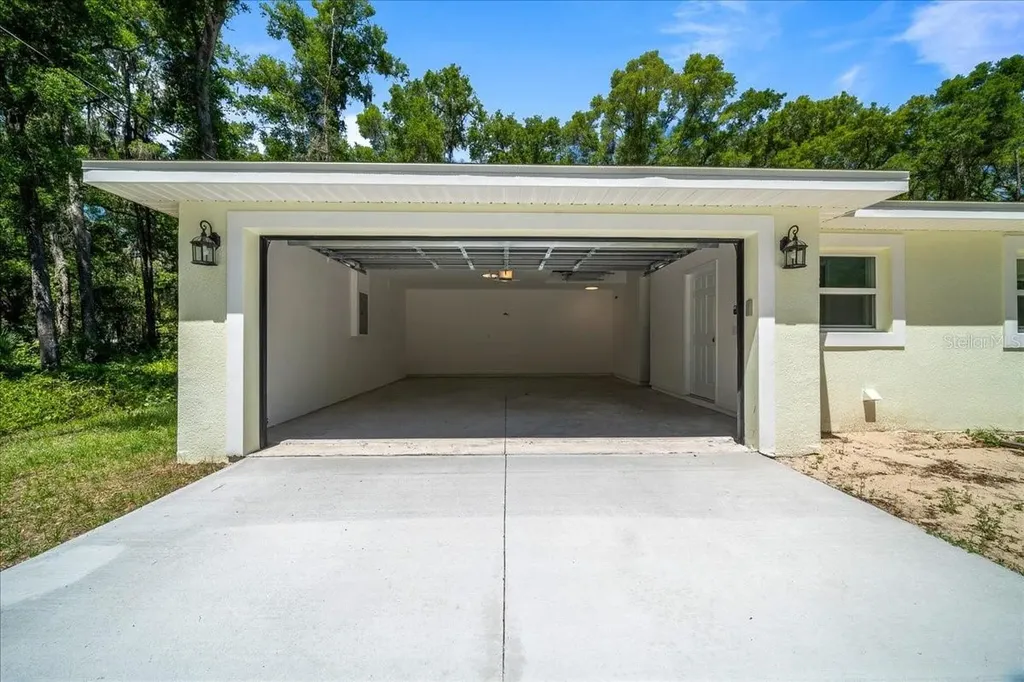 11 Sequoia Loop Place Ocklawaha FL 32179