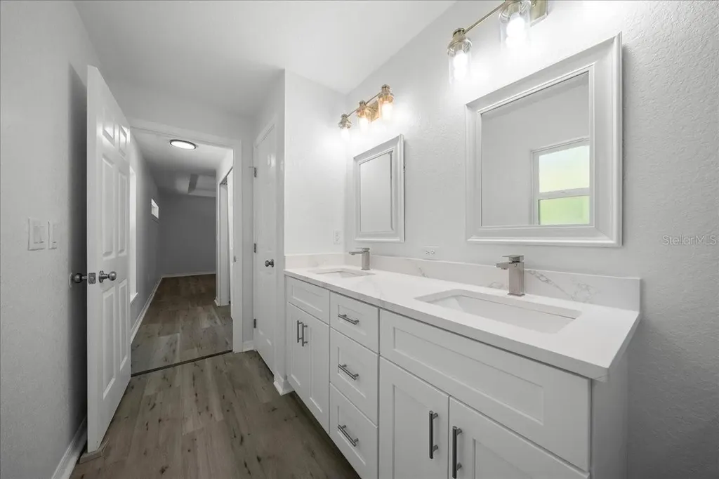 11 Sequoia Loop Place Ocklawaha FL 32179