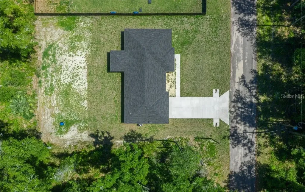 11 Sequoia Loop Place Ocklawaha FL 32179
