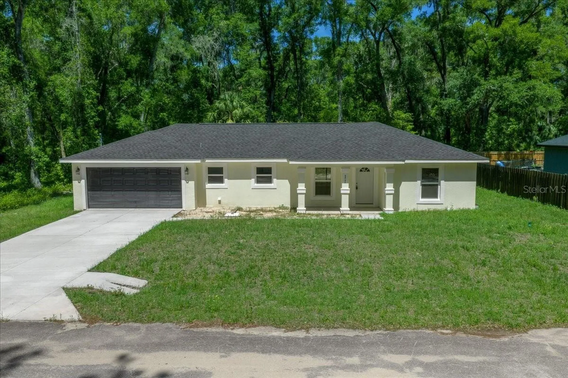 11 Sequoia Loop Place Ocklawaha FL 32179