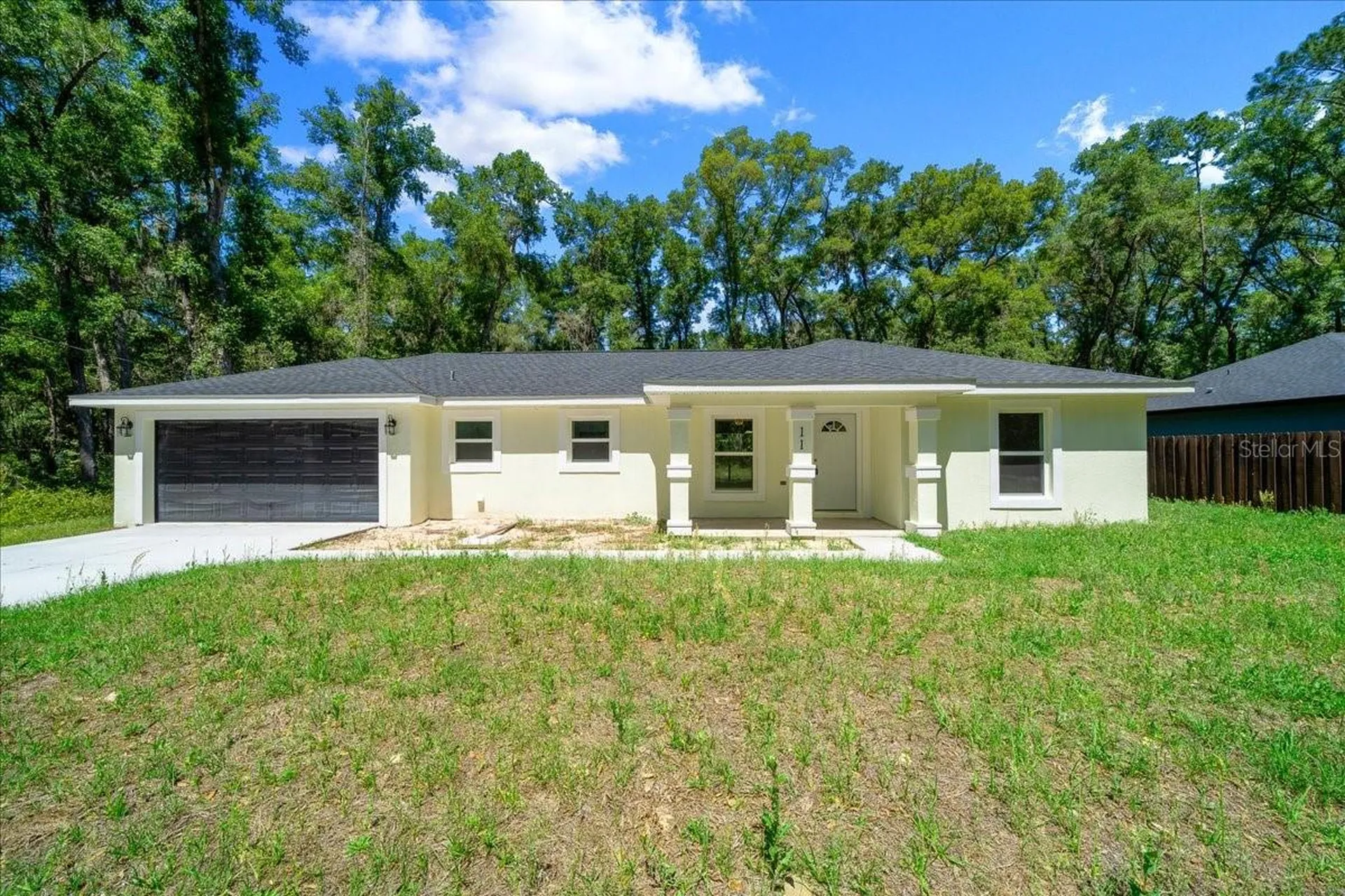 11 Sequoia Loop Place Ocklawaha FL 32179