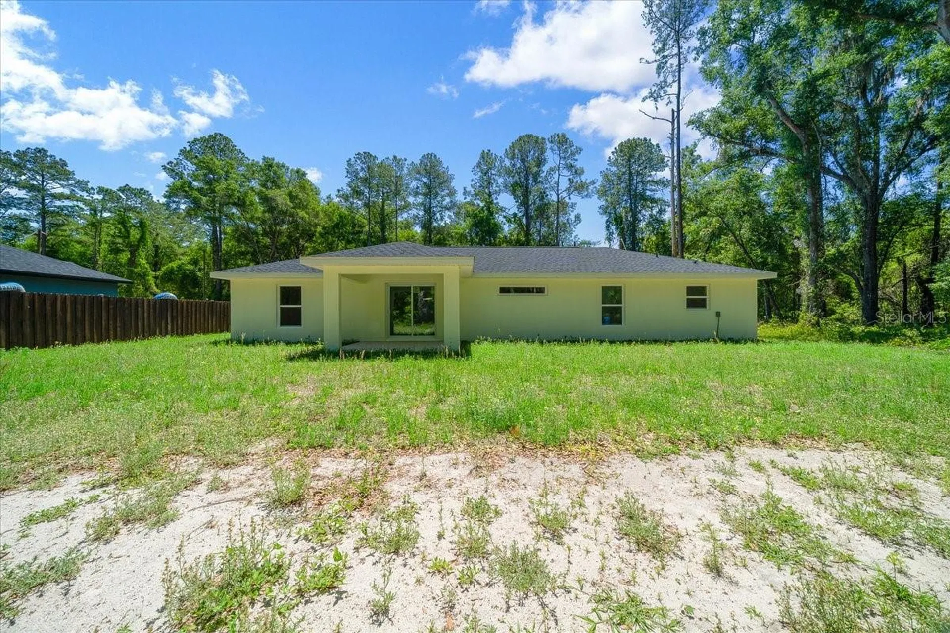 11 Sequoia Loop Place Ocklawaha FL 32179