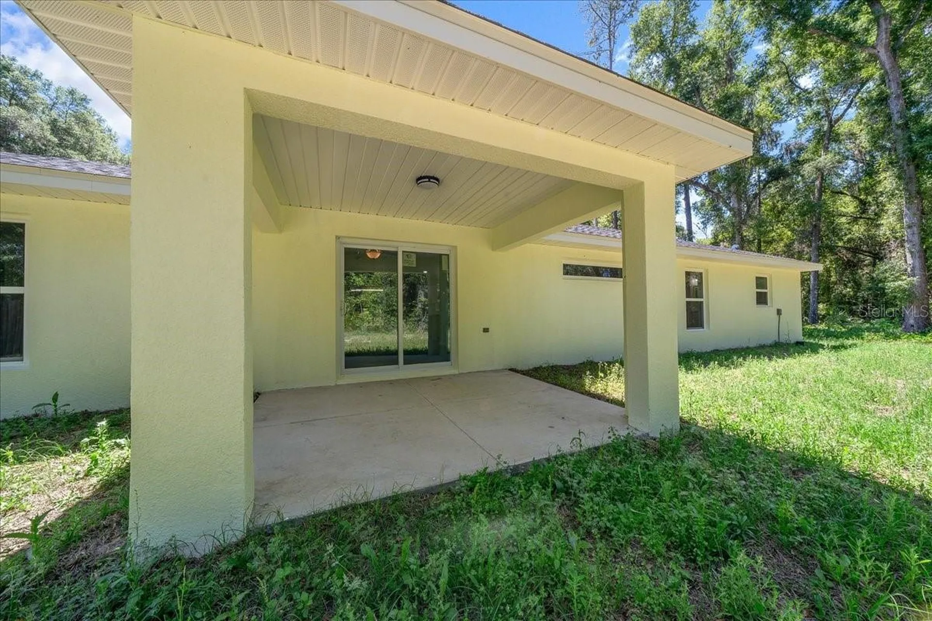 11 Sequoia Loop Place Ocklawaha FL 32179