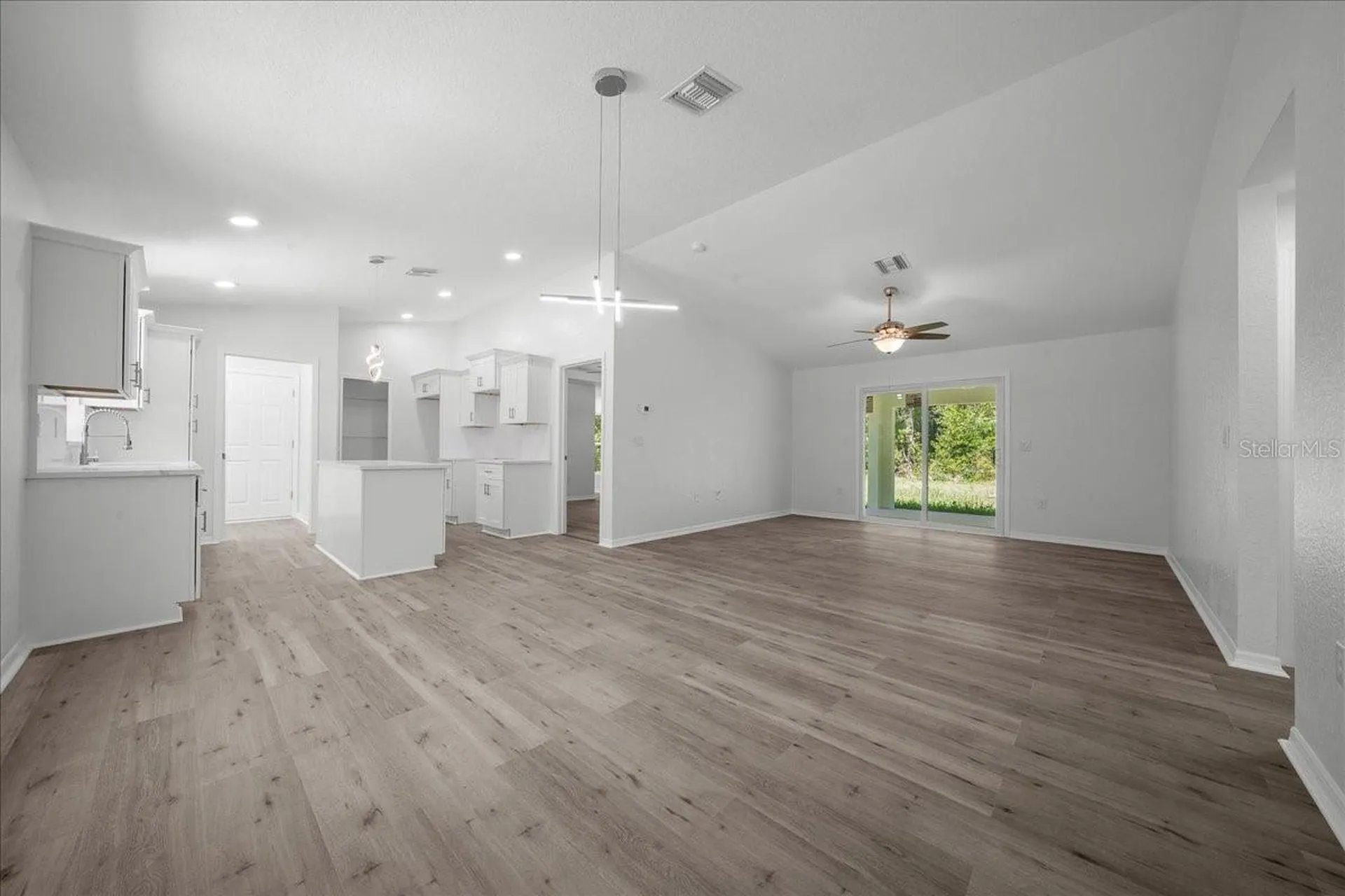 11 Sequoia Loop Place Ocklawaha FL 32179