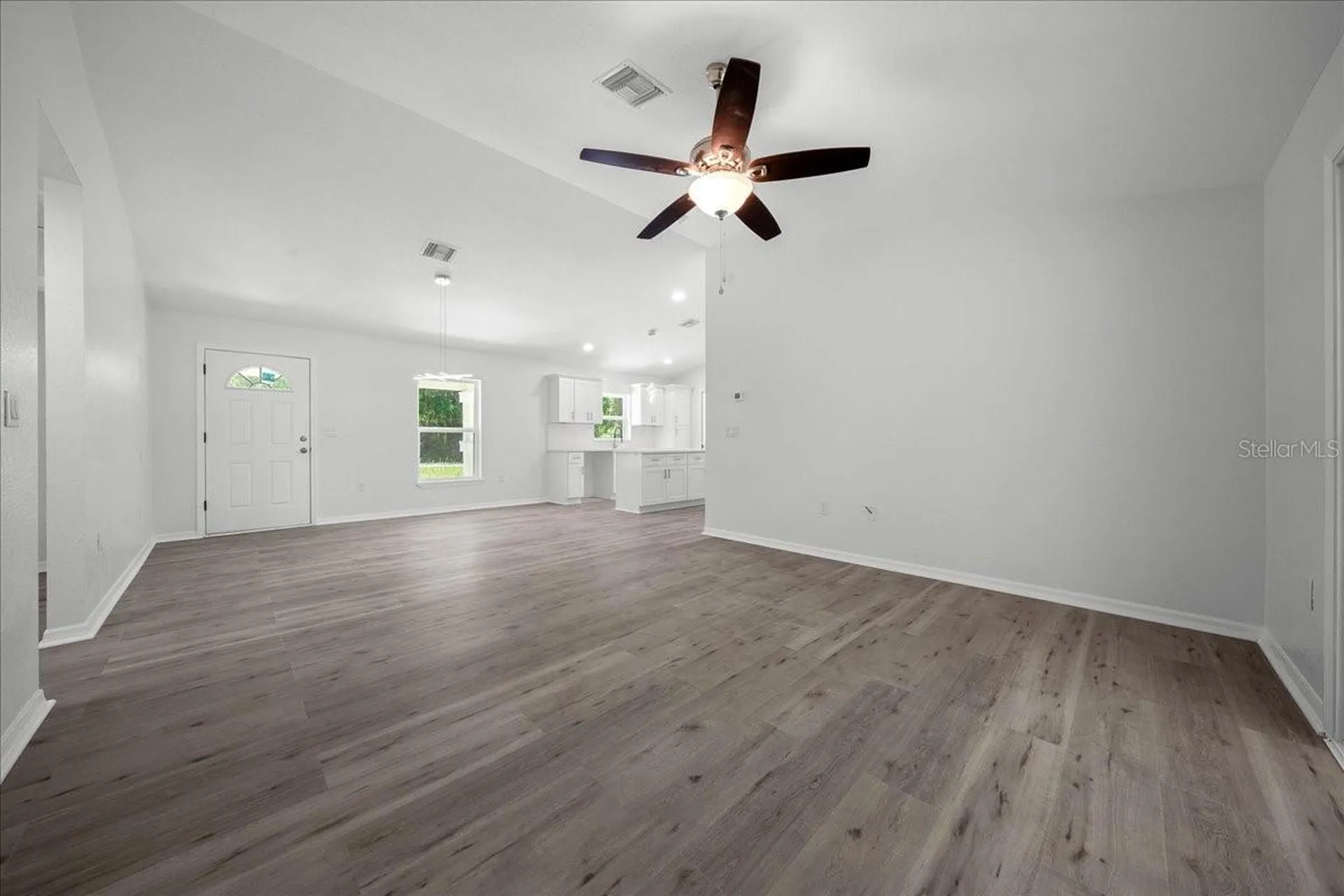 11 Sequoia Loop Place Ocklawaha FL 32179