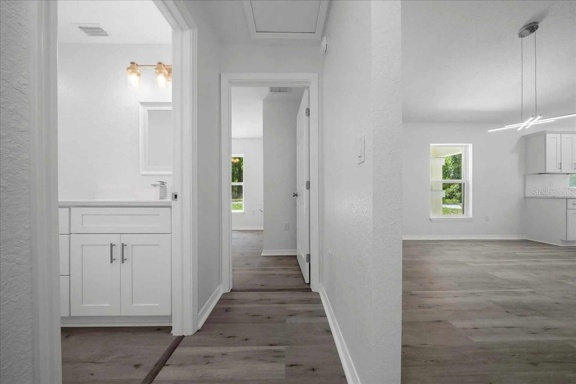 11 Sequoia Loop Place Ocklawaha FL 32179