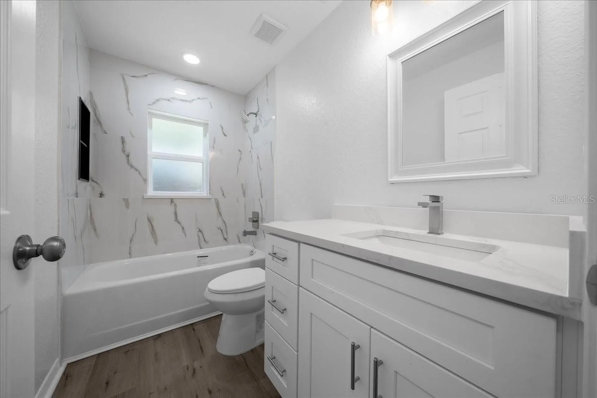 11 Sequoia Loop Place Ocklawaha FL 32179